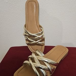 Universal thread gold sandals